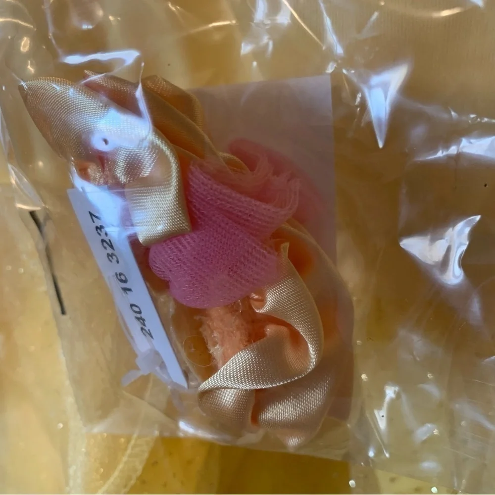 ❌❌NWT. DISNEY Princess Belle Deluxe Child Costume - Picture 4 of 5